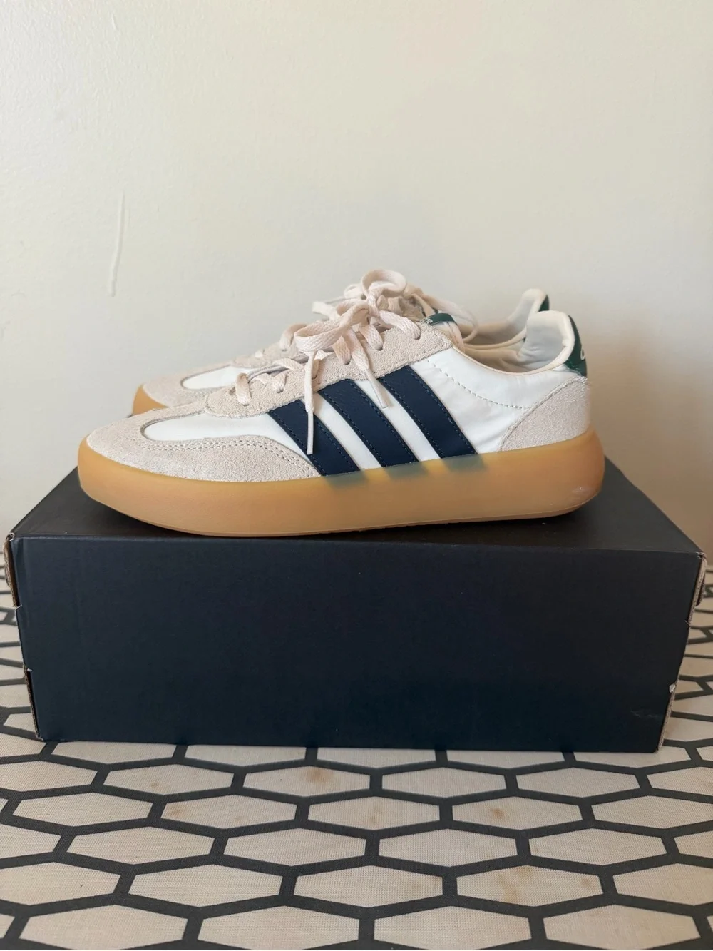 adidas Barreda Decode J unisex Low-Top Suede Leather Sneakers, US 5.5 new